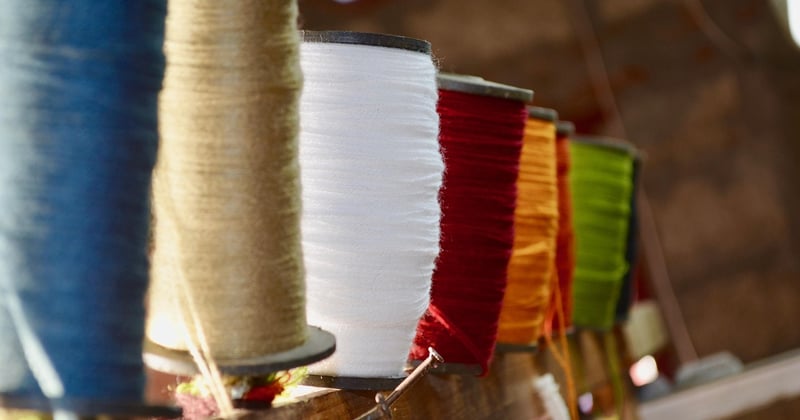La filière textile face à la surproduction : comment enrayer la spirale infernale ?